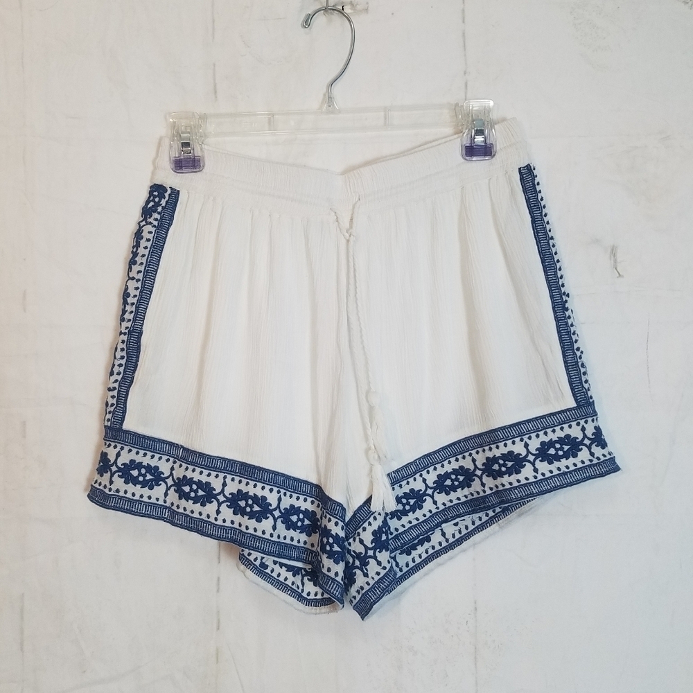 Romeo and Juliet Contour embroidered shorts